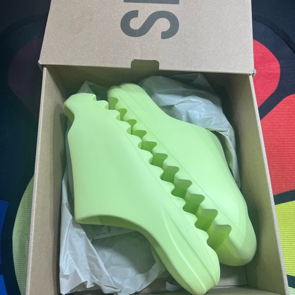 Yeezy slide green glow - Picture 7 of 7